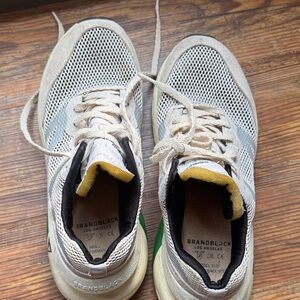 Brandblack women’s White and Cream Sneakers